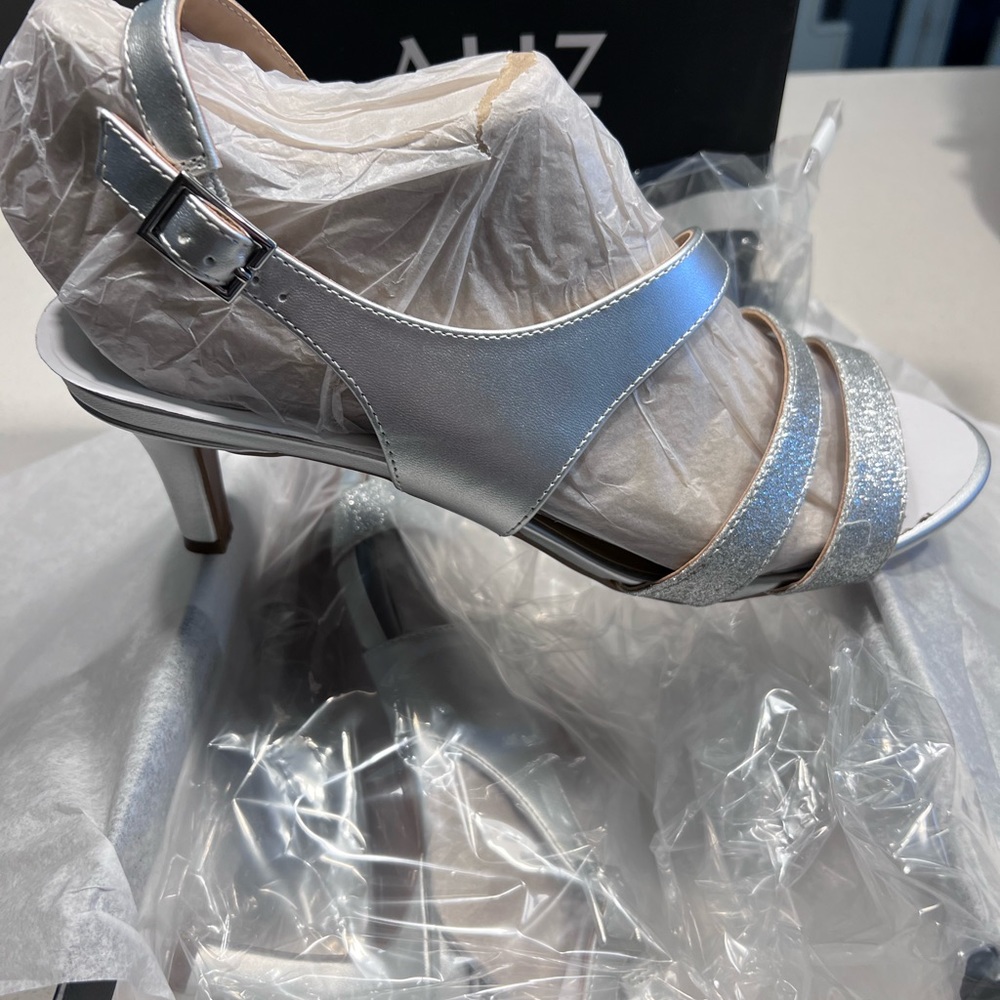NATURALIZER TAMI, SILVER/GLITER/METALLIC STRAPPY DRESS SANDALS/HEELS, US 11 WIDE